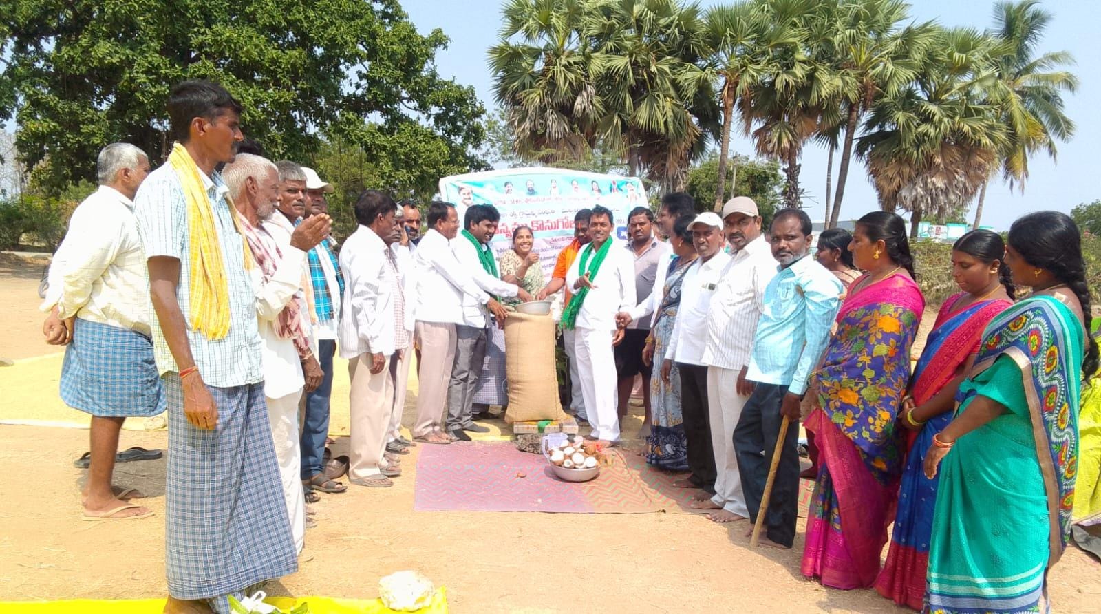 వర్ధన్నపేట ఎమ్మెల్యే ఆదేశాలతో వడ్ల కొనుగోలు కేంద్రాల ప్రారంభం
