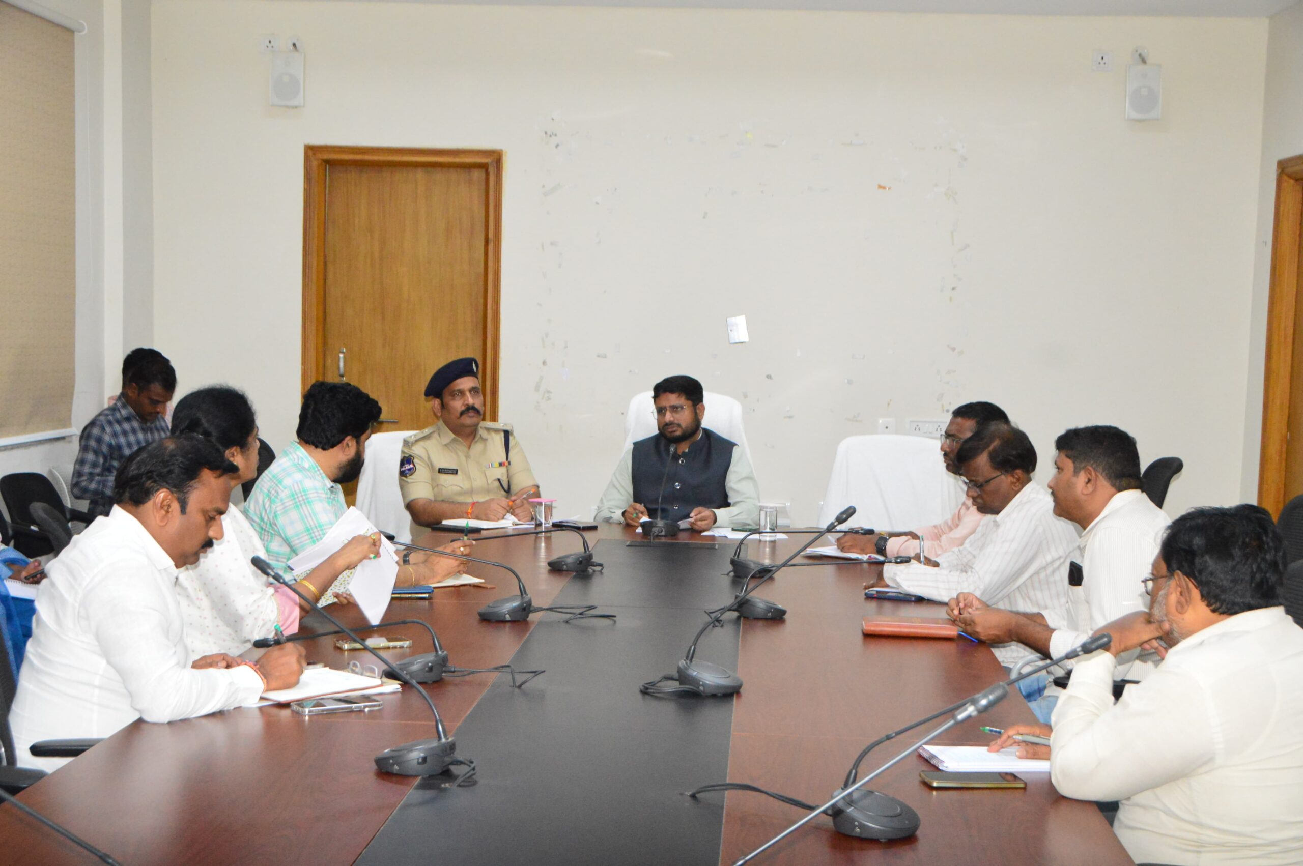 జనగామలో రహదారి భద్రతపై సమీక్ష–హెచ్చరిక బోర్డులు,హెల్మెట్ తప్పనిసరి: కలెక్టర్ రిజ్వాన్ బాషా షేక్