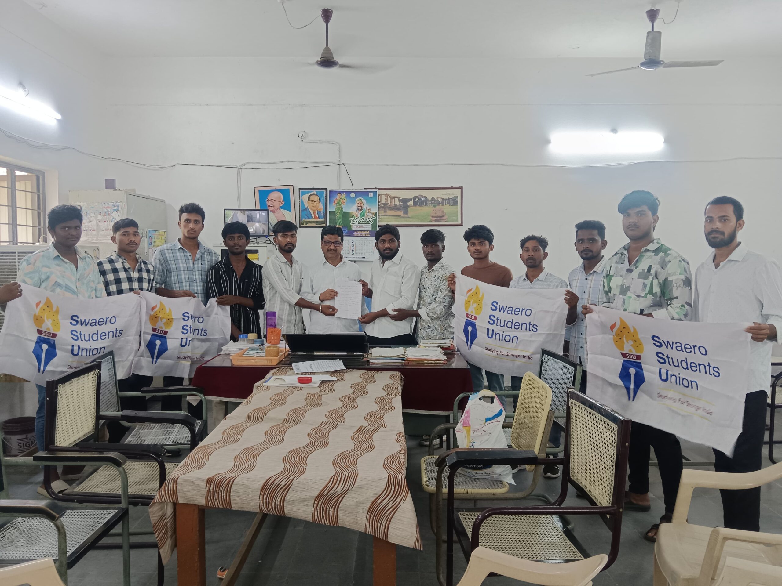 అనుమతిలేని జూనియర్ కాలేజీలపై చర్యలు తీసుకోవాలి-స్వేరో యూనియన్