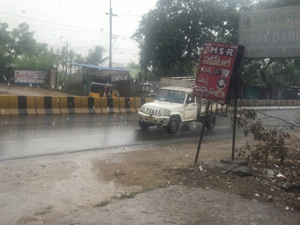 వరంగల్‌ హన్మకొండజిల్లాలో పలు చోట్ల వర్షాలు