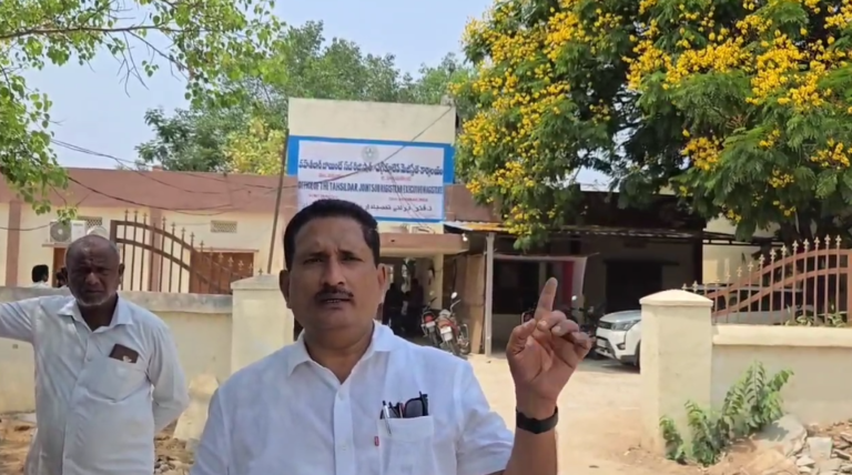 ఫంక్షన్ హాల్ నిర్మాణానికి అనుమతులు ఇవ్వాలి– బాధిత రమేష్ విజ్ఞప్తి