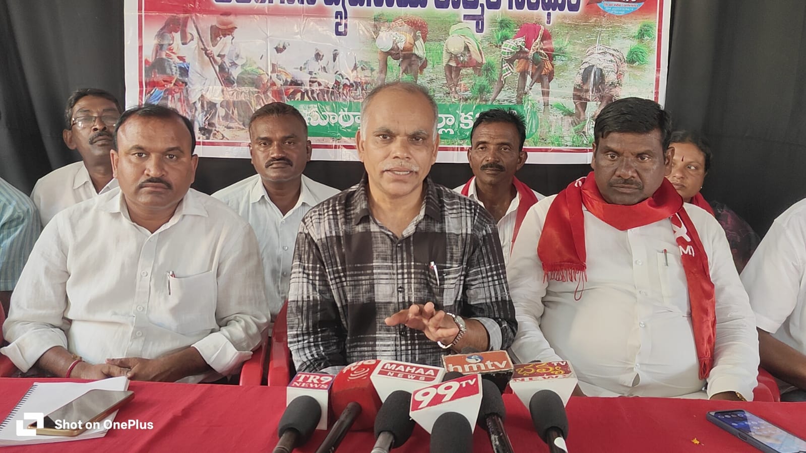 తెలంగాణ వ్యవసాయ కార్మిక సంఘం రాష్ట్ర ఉపాధ్యక్షలుబి. ప్రసాద్