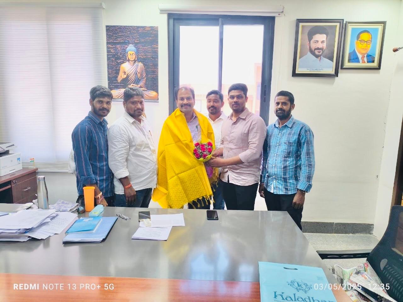 DRDOని మర్యాదపూర్వకంగా కలిసిన పంతిని గ్రామ కాంగ్రెస్ నాయకులు