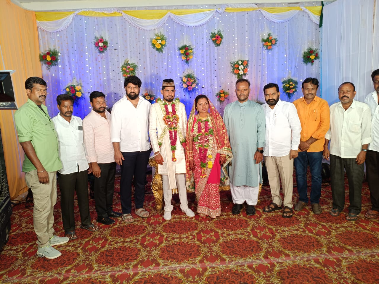 ఒంటిమామిడిపల్లి మాజీ ఎంపిటిసి మేనకోడలు వివాహ వేడుకలో పాల్గొన్న కాంగ్రెస్ నాయకులు