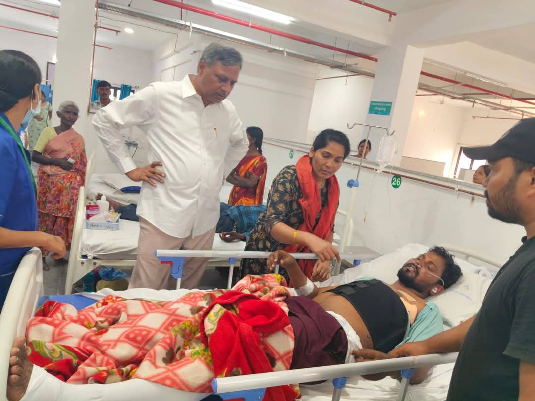 విద్యుత్ స్తంభం నుంచి కిందపడిన బీఆర్‌ఎస్ కార్యకర్తను పరామర్శించిన ఎమ్మెల్యే పల్లా