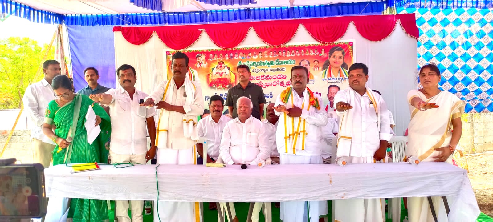 ఆలయ కమిటీ ప్రమాణ స్వీకారంలో ఎమ్మెల్యే కడియం శ్రీహరి