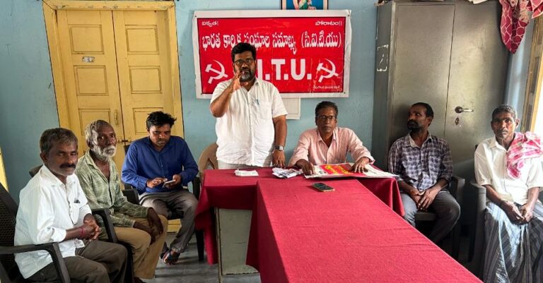 సీఐటీయూ జిల్లా అధ్యక్షుడు మాలోతు సాగర్,