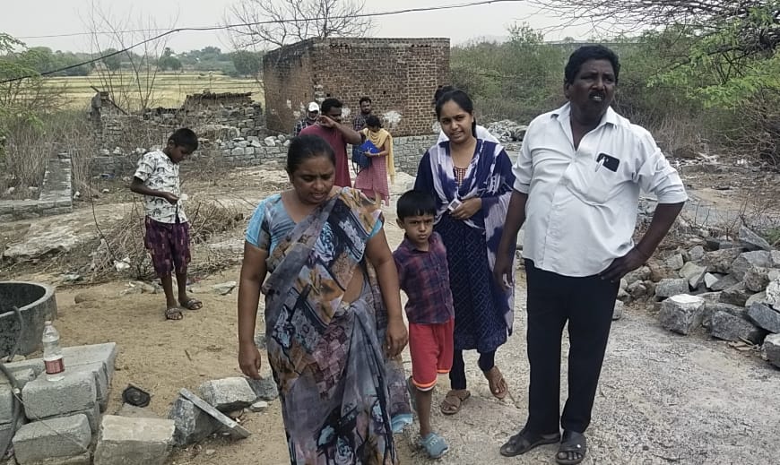 ఇందిరమ్మ ఇల్లు రాలేదని స్టేషన్ ఘనపూర్ ఎస్సి కాలనీలో ఆందోళన