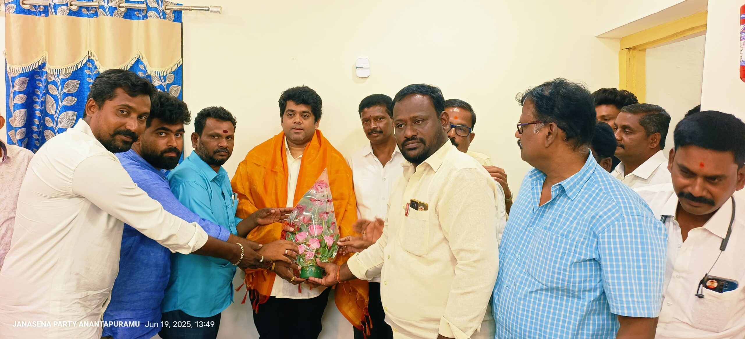 జిల్లా అధ్యక్షుడు టిసి వరుణ్ ని కలిసిన జనసైనికులు