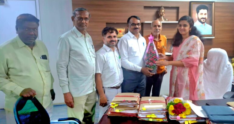 చిన్న పత్రికలను ఆదుకోవాలి