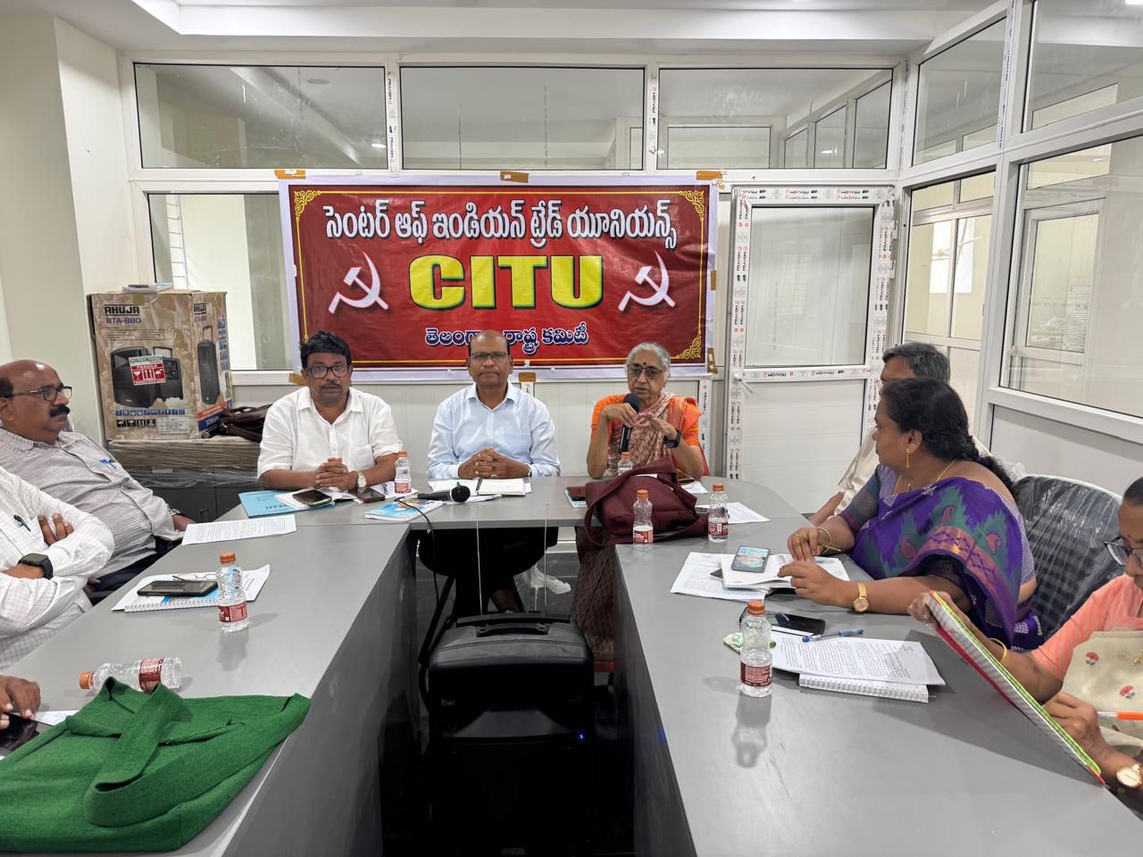 ` హేమలత, సిఐటియు జాతీయ అధ్యక్షులు