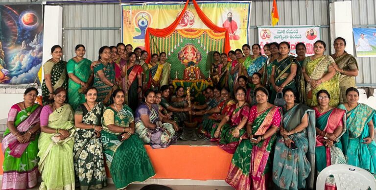 గోరింటాకు అనేది మహిళల అలంకారంలో ఒక ముఖ్యమైన భాగం