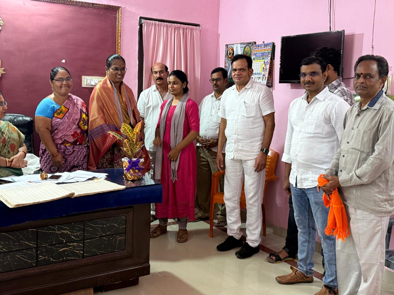 లయన్స్ క్లబ్ ఆధ్వర్యంలో ఘనంగా సన్మానించారు