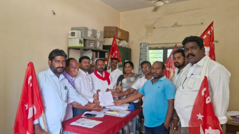 రైతాంగానికి అవసరమైన యూరియా అందుబాటులో ఉంచాలి: సీపీఎం