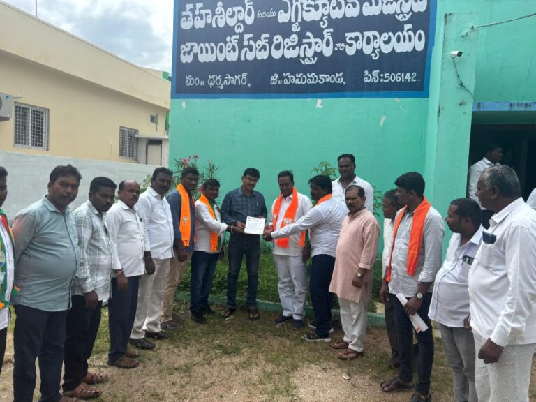 తహసీల్దార్ కి వినతిపత్రం అందచేత