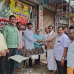 పోప పద్మశాలి సంఘం ఆధ్వర్యంలో మట్టి విగ్రహాల పంపిణీ