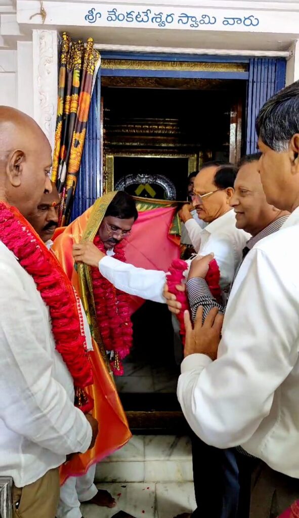 అభివృద్ధి పనులకు శంకుస్థాపన చేసిన మంత్రి వివేక్ వెంకటస్వామి
