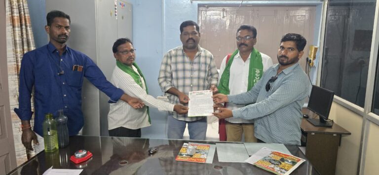 సమస్యల పరిష్కారం కోరుతూ మార్కెట్ కార్యదర్శి జి.జీవన్ కుమార్ కు వినతిపత్రం