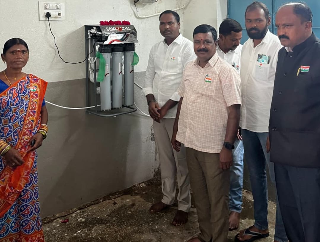 హిమ్మత్‌నగర్ హై స్కూల్‌లో ఉపాధ్యాయుల దాతృత్వం