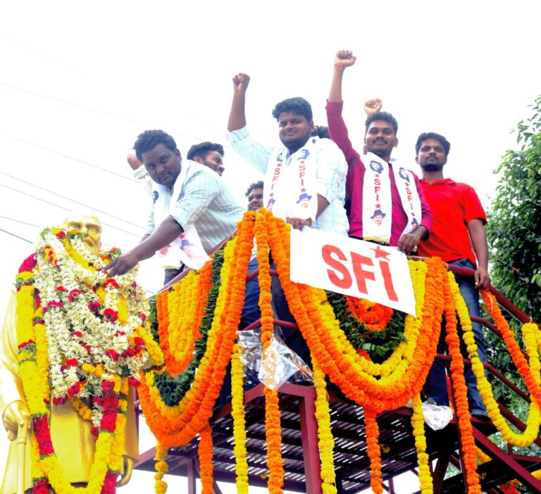 అగ్గిలాంటి రచనలతో ప్రజల్లో చైతన్యం నింపిన గొప్ప వ్యక్తి