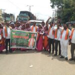 లంబాడిల శాంతి ర్యాలీకి బయలుదేరిన నాయకులు