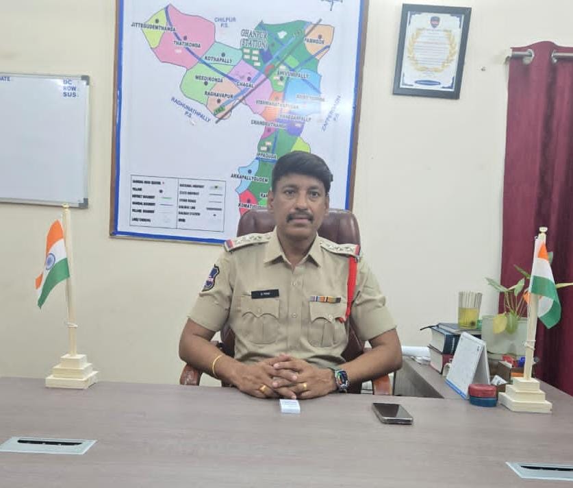 రోడ్డు భద్రత పాటించండి- సీఐ వేణు