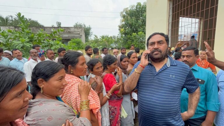 యూరియా కొరతతో రైతుల గోస