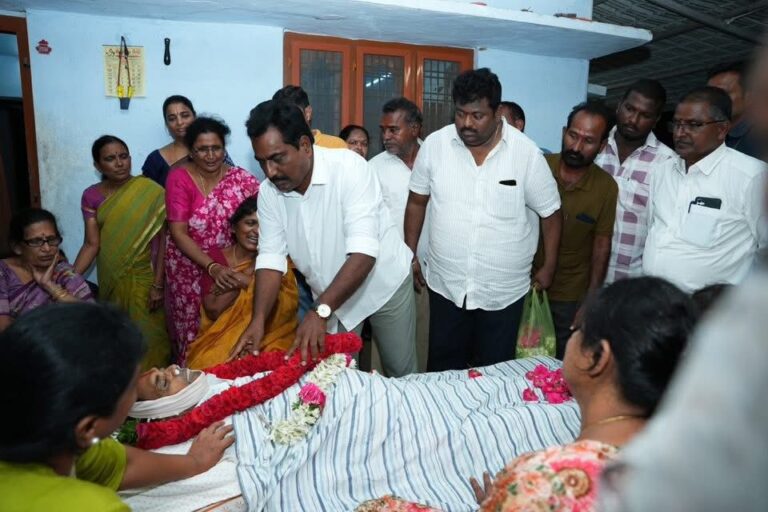 మృతదేహాన్ని సందర్శించి కుటుంబ సభ్యులను పరామర్శించిన జంగా