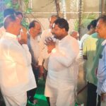 నర్సంపేట ఎమ్మెల్యే దొంతి మాధవ రెడ్డిని పరామర్శించిన పరకాల ఎమ్మెల్యే రేవూరి ప్రకాశ్ రెడ్డి