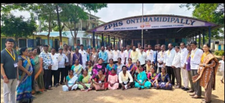 ఆదర్శ పాఠశాలను సందర్శించిన డెవలప్మెంట్ సభ్యులు