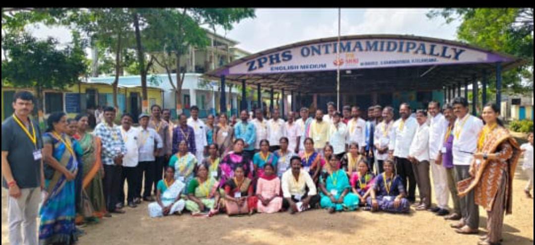 ఆదర్శ పాఠశాలను సందర్శించిన డెవలప్మెంట్ సభ్యులు