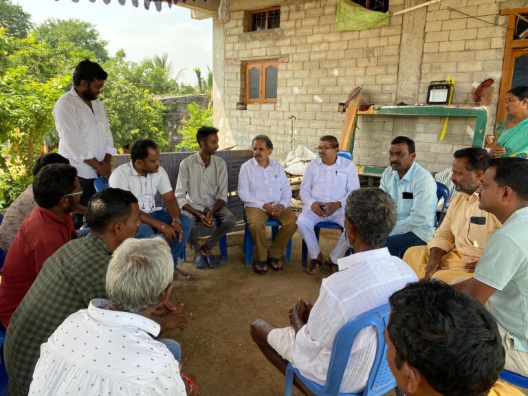 ఇటీవల మరణించిన కుటుంబాలకు పరామర్శ
