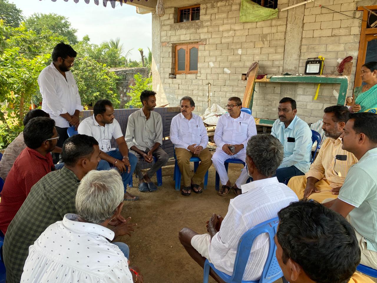 ఇటీవల మరణించిన కుటుంబాలకు పరామర్శ