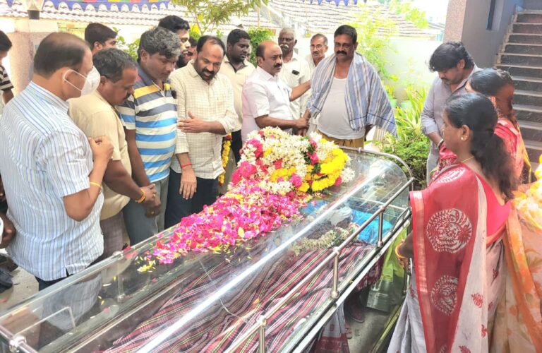 నివాళులు అర్పించిన చల్లా ధర్మారెడ్డి