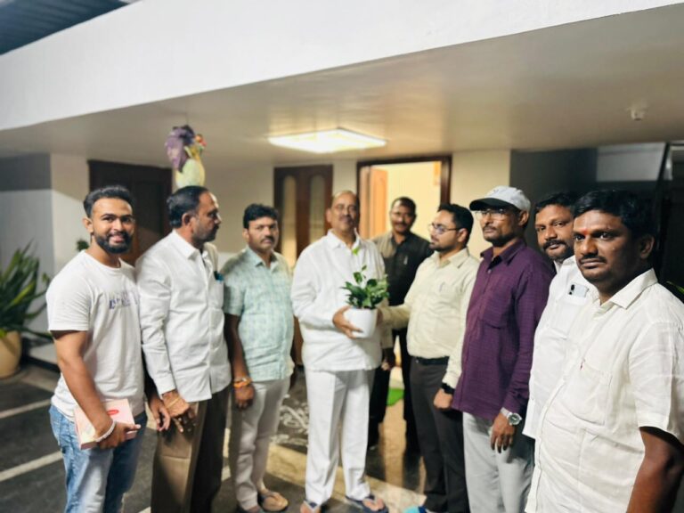 ఎమ్మెల్యే రేవూరి ని కలిసిన నూతన డిప్యూటీ కలెక్టర్