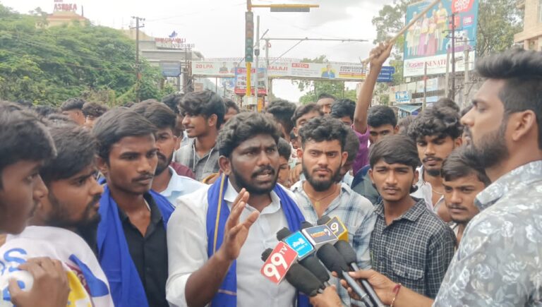 పెంచిన ఫీజులను వెంటనే తగ్గించాలి-స్వేరో స్టూడెంట్స్