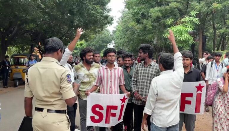 టీ.పి.టి.ఎల్.ఎఫ్‌,ఎస్‌.ఎఫ్‌.ఐ ధర్నా