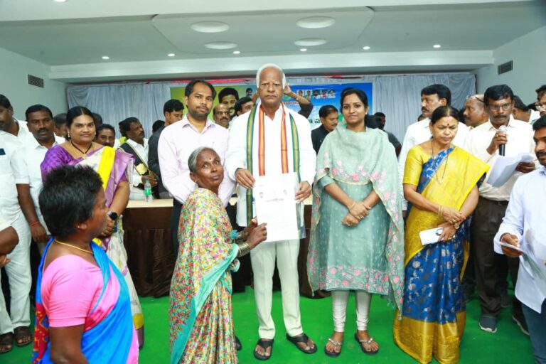 ఎవరికి ఒక్క రూపాయి కూడా లంచం ఇవ్వవద్దు