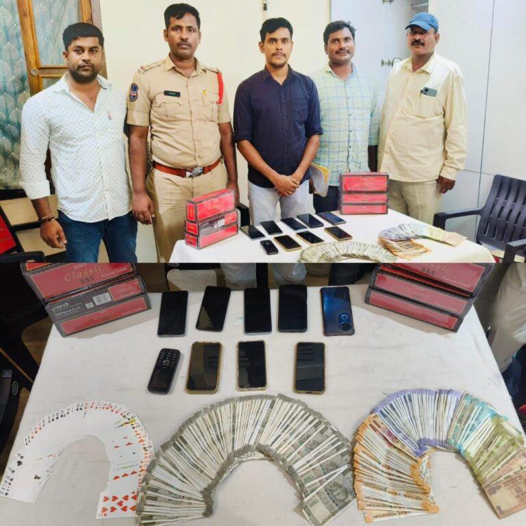 కార్పొరేటర్ ఇంట్లో పేకాట శిబిరంపై పోలీసుల దాడి