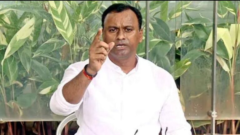 మంత్రి పదవి ఇస్తామని హామీ ఇచ్చి మోసం చేశారు