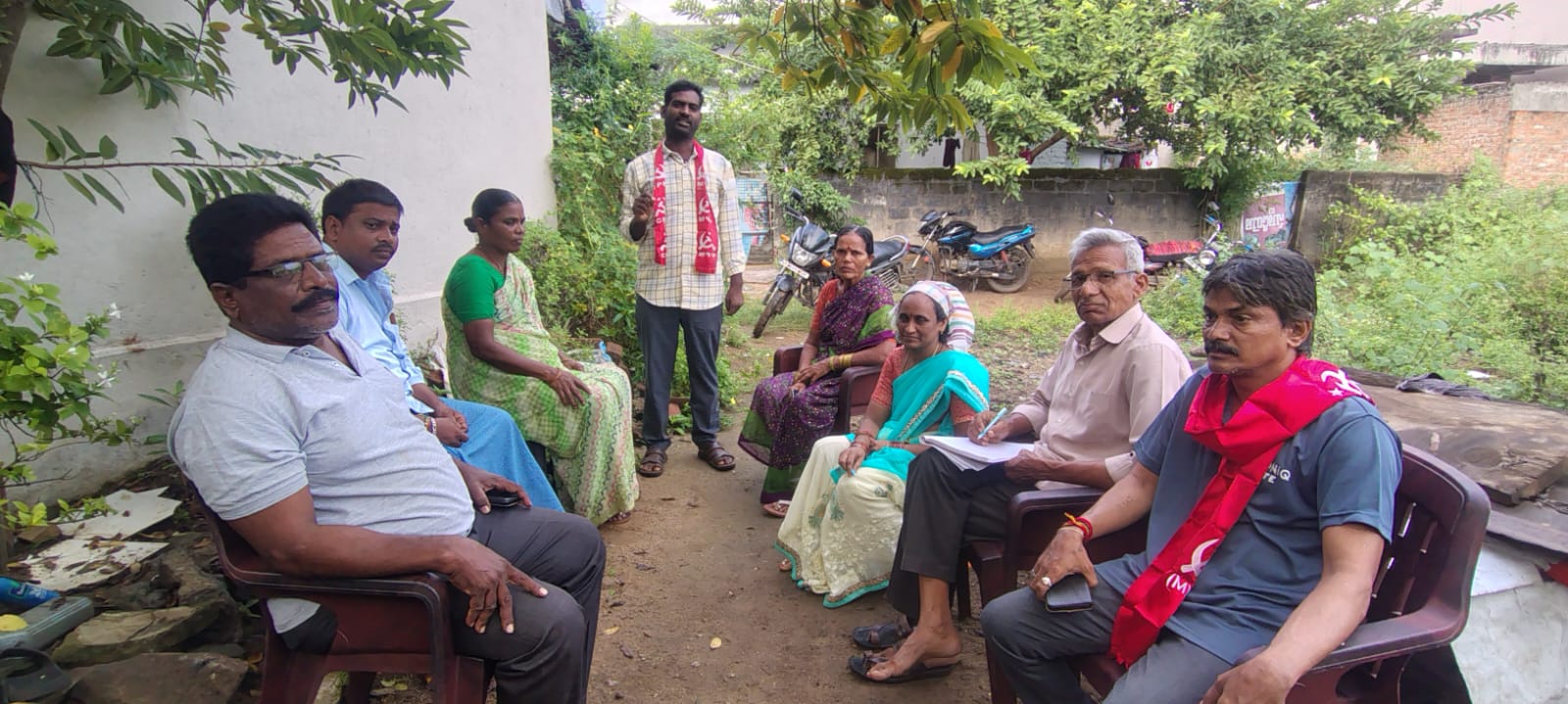 పత్తి కొనుగోలు కేంద్రం ఏర్పాటు చేయాలి