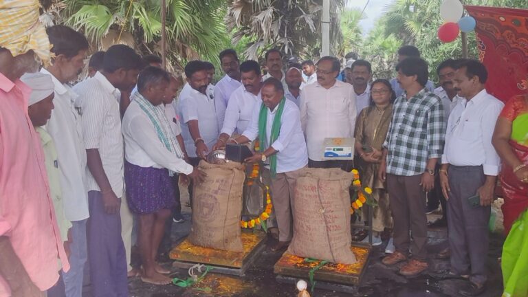 ధాన్యం కొనుగోలు కేంద్రాలను ప్రారంభించినమార్కెట్ కమిటీ చైర్మన్