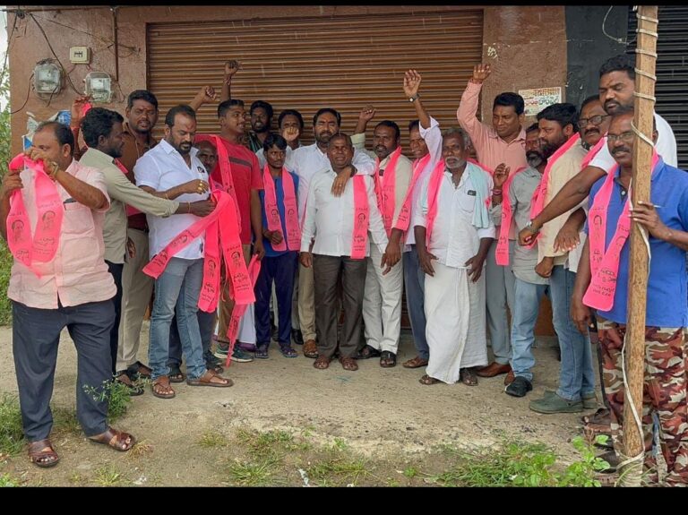 ఐనవోలు మండల కేంద్రంలో బిఆర్ఎస్ పార్టీలో భారీ చేరికలు