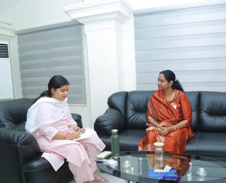 జిల్లా కలెక్టర్ తో సమావేశమైన వరంగల్ ఎంపీ డా. కడియం కావ్య