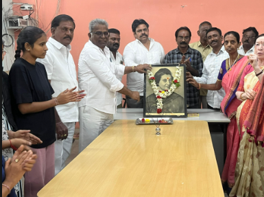 ఇందిరా గాంధీ జయంతి సందర్భంగా నివాళులు