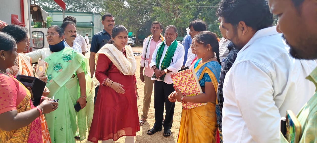 వడ్లు ఆరబెట్టే మిషన్ పై రైతన్నలకు అవగాహన