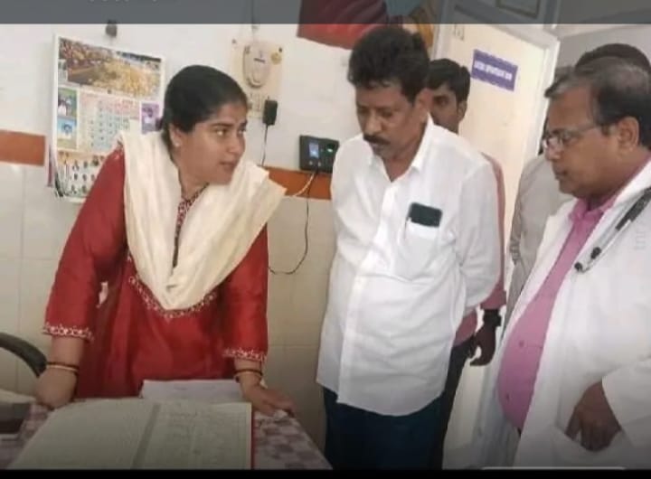 ప్రభుత్వ ఆసుపత్రిని తనిఖీ చేసిన జిల్లా కలెక్టర్