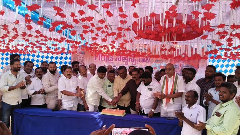 రేగొండలో ఘనంగా ఎమ్మెల్యే జన్మదిన వేడుకలు