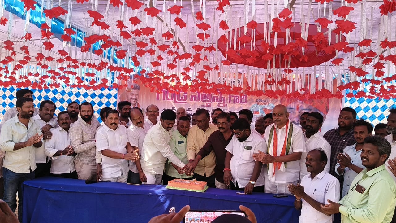 రేగొండలో ఘనంగా ఎమ్మెల్యే జన్మదిన వేడుకలు