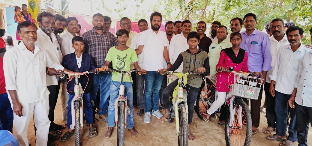 చెంచుపల్లిలోఎమ్మెల్యే గండ్ర సత్తన్న బర్త్డే వేడుకలు